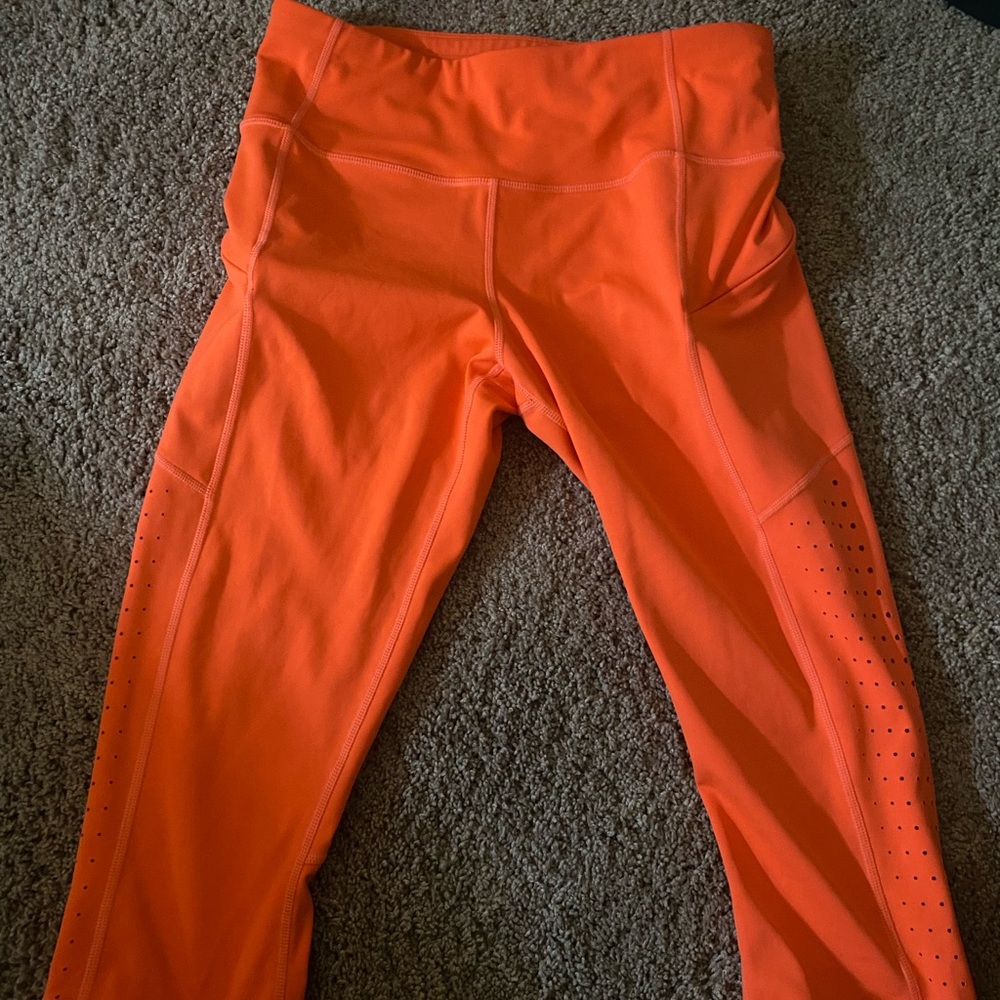Athleta S cropped ultimate leggings
